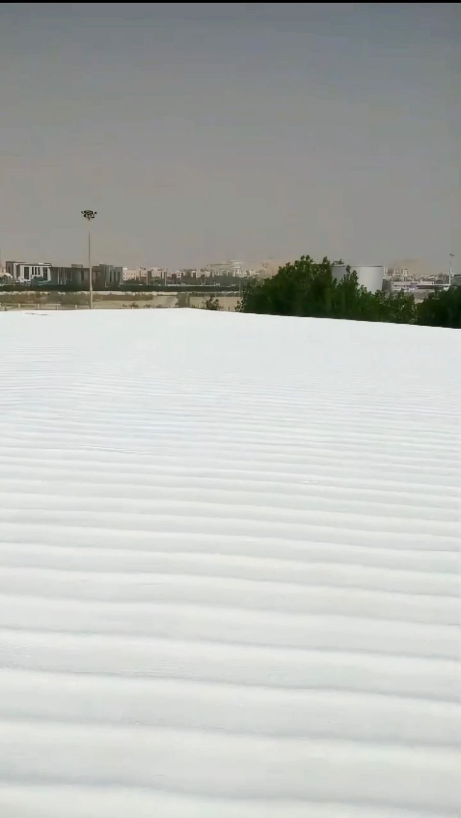 عزل أسطح الشينكو والهناجر — صورة من أعمال العزل في المنطقة الشرقية